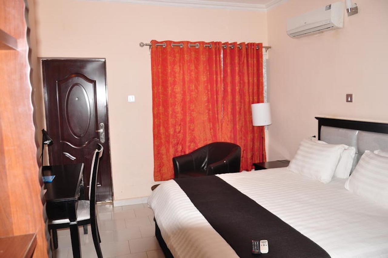 Grand Bank Link Hotel Otta Exterior foto