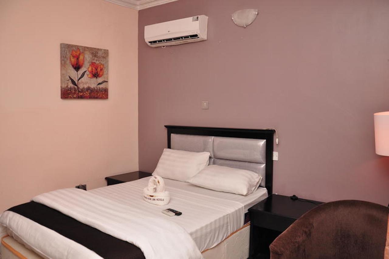 Grand Bank Link Hotel Otta Exterior foto